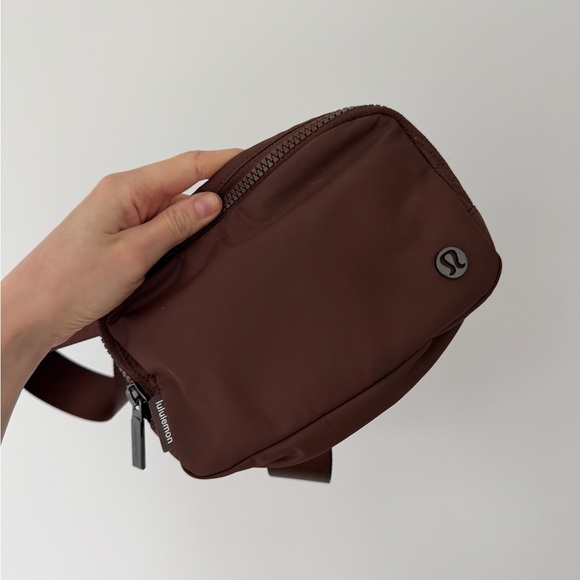 Lululemon Everywhere Belt Bag 1L in Java | Chocolate Brown - Picture 4 of 11